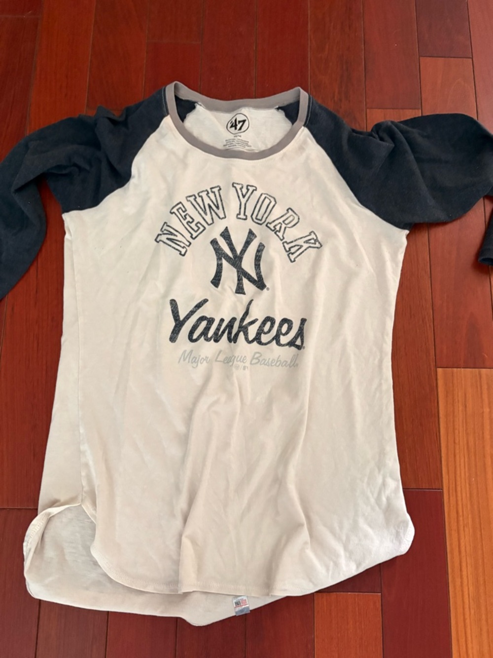 47 New York Yankees Raglan Long Sleeve Tee - White & Navy